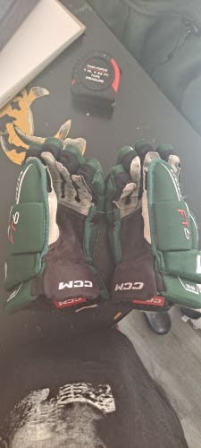 CCM JetSpeed FT6 Pro Gloves 14" (Used)