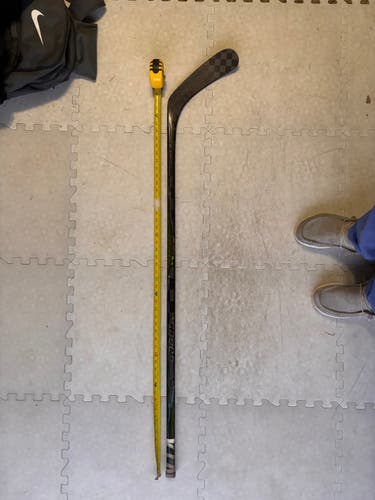 Junior Bauer Vapor Flylite Right Handed Hockey Stick P92 40 Flex (Used)