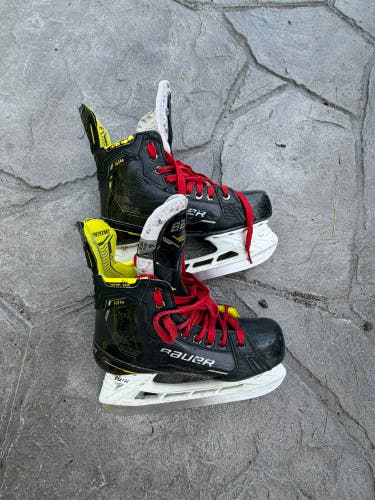 Bauer Supreme Hockey Skates 6 (Used)
