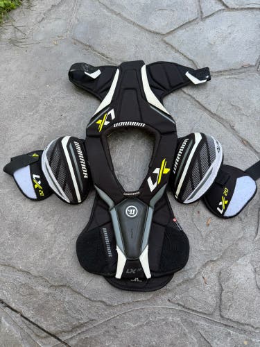 Medium Junior Warrior ALPHA LX 20 Shoulder Pads (Used)