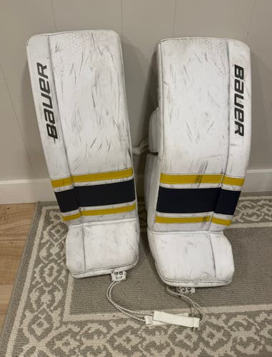 Medium Bauer GSX Goalie Leg Pads (Used)