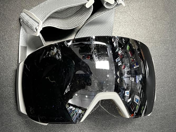 Used Smith IO MAG XL Snow Goggles Adult Grey 11849-S000043922