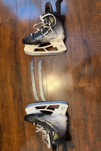 Bauer Vapor Hyperlite 2 Hockey Skates Regular Width Size 4 (Used)