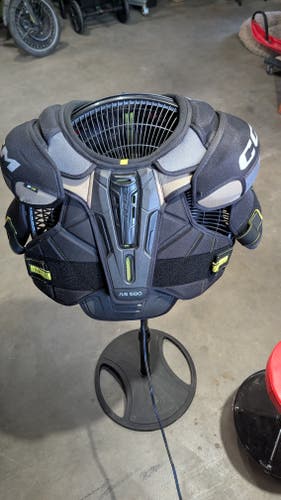 Large Senior CCM AS580 Shoulder Pads (Used)