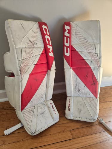 30" CCM EFlex 6.9 Goalie Leg Pads (Used)