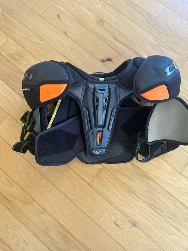 Men's Medium Senior CCM Tacks AS-V Pro Shoulder Pads (Used)