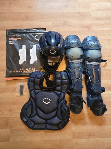 Navy EvoShield G2S Catcher's Set (Used)