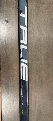 Intermediate True Catalyst 3X3 Right Handed Hockey Stick P92 65 Flex (Used)