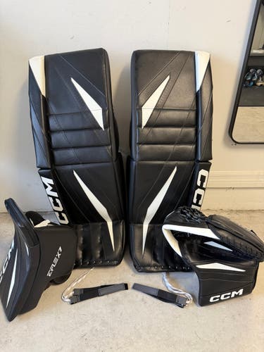 34" 2025 CCM EFlex 7 Goalie Leg Pads (Used)