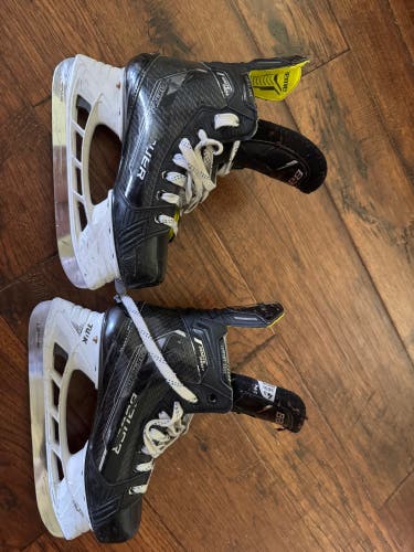 Bauer Supreme Ignite Pro+ Hockey Skates Size 4.5 (Used)