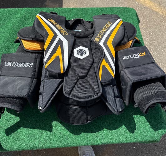 Vaughn SLR4 Pro Goalie Chest Protector (Used) | Senior Small
