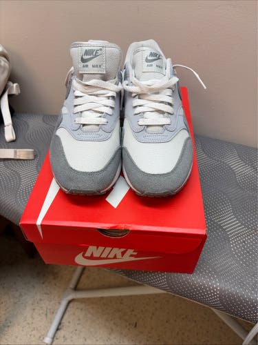 MEN'S AIR MAX 1 'PHOTON DUST WOLF GREY'SKU: HM9936 001 Worn Twice FREE SHIPPING