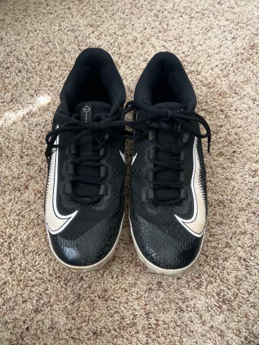 Black Men's Size M 10.0 Adult Nike Low Top Molded Cleats (Used)