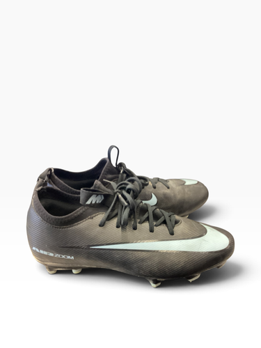 Used Nike Soccer Cleats Black Junior 03.5 11846-S000110102