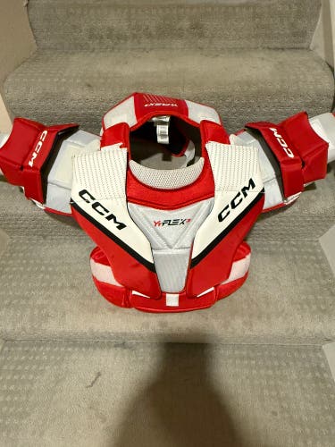 Small / Medium CCM YTFlex 3 Goalie Chest Protector (Used)