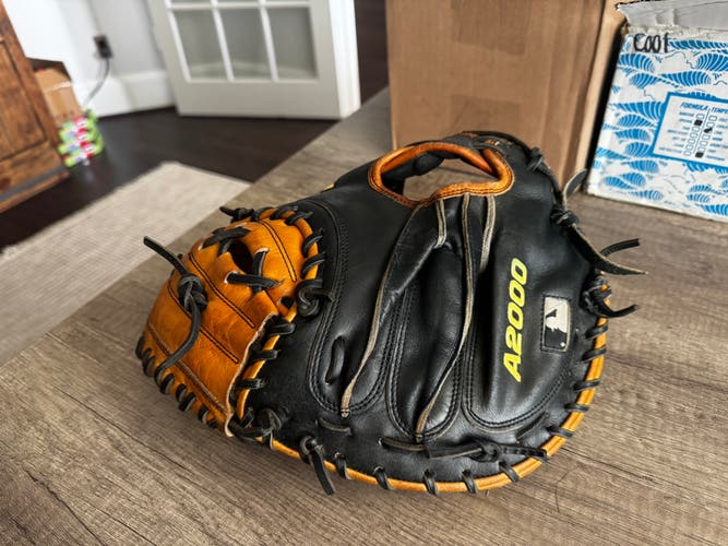 Wilson A2000 RH Catcher's Baseball Glove 32.5" (Used)