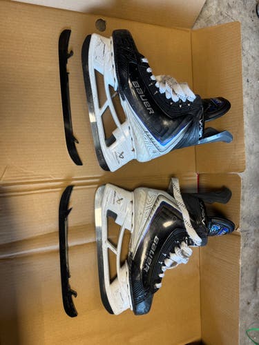 Black Bauer Flexlite Hockey Skates 7 (Used) plus 2 steel blades