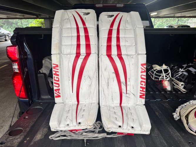33" Vaughn Velocity V7 Regular Goalie Full Set (Used)