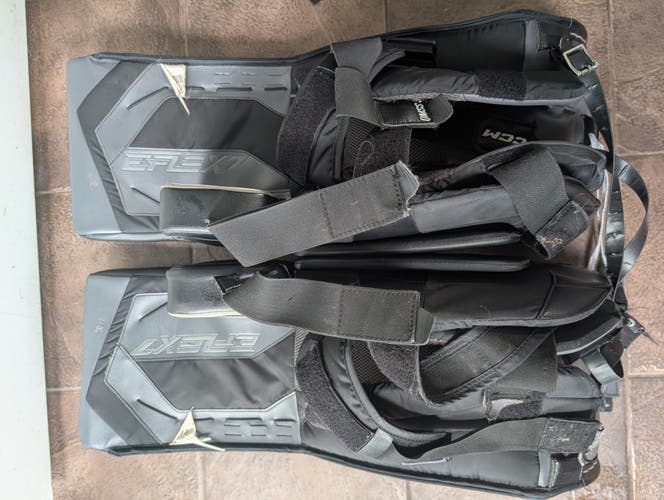 32" CCM EFlex 7 Goalie Leg Pads (Used)
