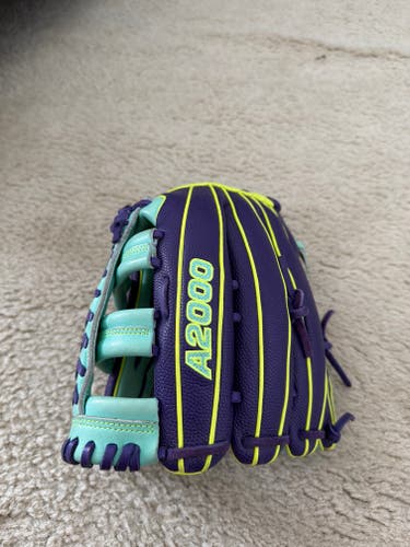 2025 Wilson RH Outfield A2000 Baseball Glove 12.75" (Used)