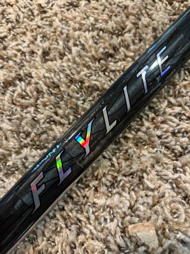 Bauer Vapor Flylite SR Grip RH Hockey Stick P28 77 Flex (New with Flaws) Black/Purple (No Warranty)