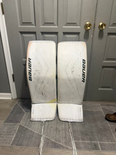 35" 2025 Bauer FlyLite Goalie Leg Pads (Used)
