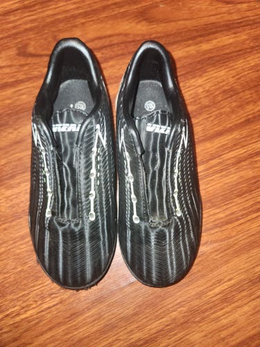 Black Unisex 10.5K (Little Kids) Turf Cleats Cleats (Used)