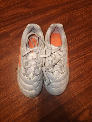 White Kids 11.5K (Little Kids) Adidas Cleats (Used)