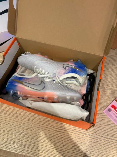 Nike Tiempo Legend 10 Elite Cleats (New) size 9 (men) - woman (10.5)