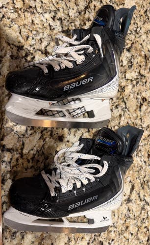 2025 Bauer Vapor Flylite Hockey Skates Size 4.5 (Used)
