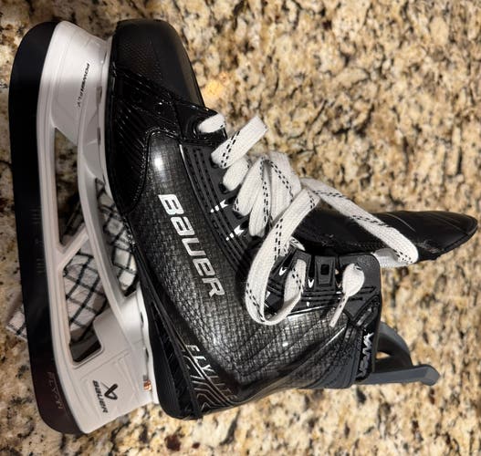 2025 Bauer Vapor Flylite Hockey Skates EEE Pro Stock Size 4.5 (New)