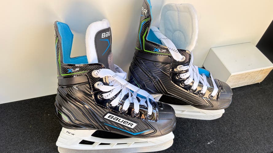 Black Bauer Hockey Skates Regular Width 12 (Used)