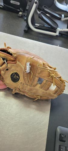 Used Wilson 12.5 BB/SB Glove RH Throw None 12 1/2" 11497-S000161335