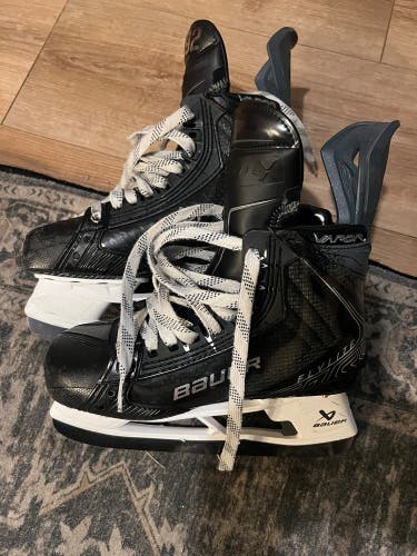 Black 2025 Bauer Vapor Flylite Hockey Skates Regular Width Pro Stock Size 6 (Used)