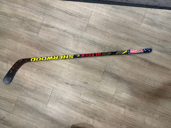 Youth Sher-Wood Rekker Left Hand Hockey Stick P28 25 Flex
Flex (Used)