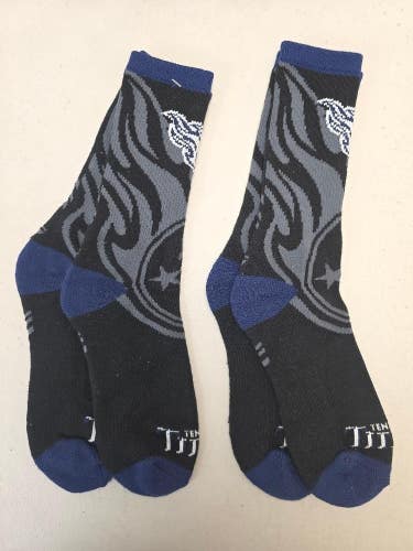 ST13 Mens NFL TENNESSEE TITANS LOT of 2 Pair of Socks Large 8-13 NEW