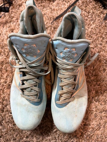 Blue Men's Size M 10.5 (W 11.5) Adult New Balance Freeze Mid Top Molded Cleats (Used)