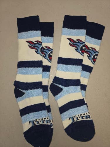 ST5 Mens NFL TENNESSEE TITANS LOT of 2 Pair of Socks Medium 5-10 NEW