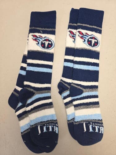 ST9 Mens NFL TENNESSEE TITANS LOT of 2 Pair of Socks Medium 5-10 NEW