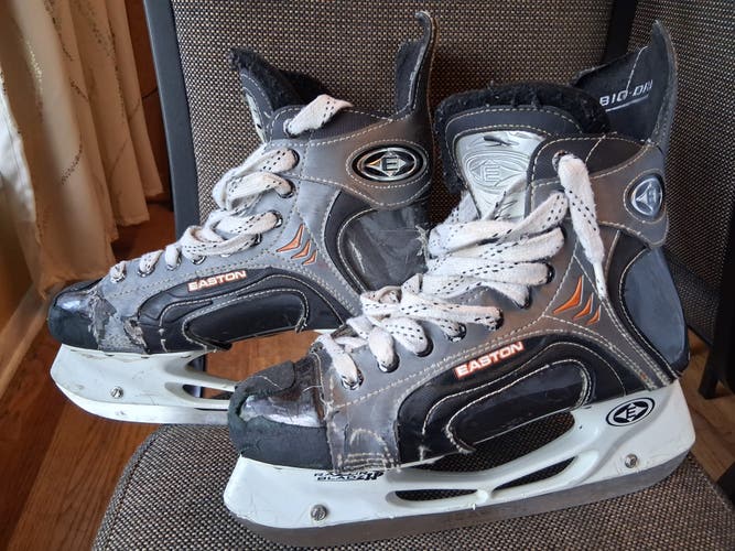 Easton Synergy 800C Hockey Skates Regular Width 9 (Used)