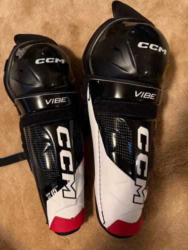 Senior CCM JetSpeed Vibe 15" Shin Pads (New)