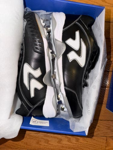 Black Women's Size M 10.5 (W 11.5) Ringor Low Top Metal (New)