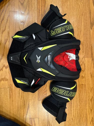 Women's Medium Bauer Vapor Shoulder Pads (Used)