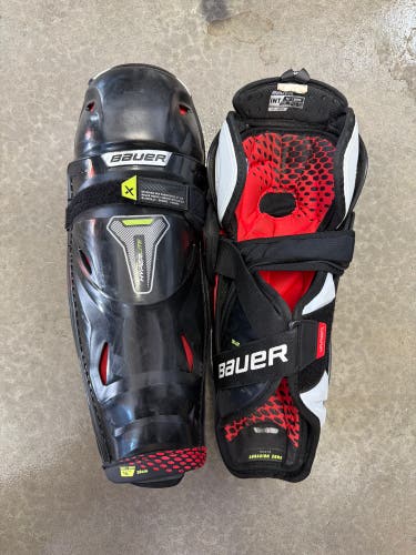 Intermediate Bauer Vapor Hyperlite 14" Shin Pads (Used)