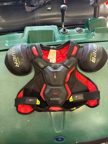 Men's Medium Intermediate Bauer Vapor 3X Shoulder Pads (Used)
