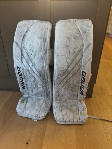 31" Bauer Vapor 3X Goalie Leg Pads (Used)