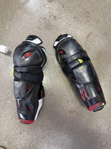 Intermediate Bauer Vapor 13" Shin Pads (Used)