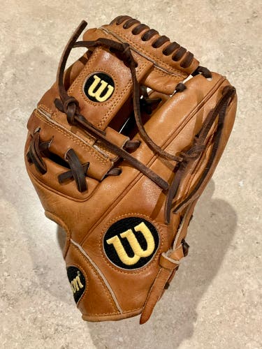 Wilson A2000 DP15 RHT Infield Baseball Glove 11.5" (Used)