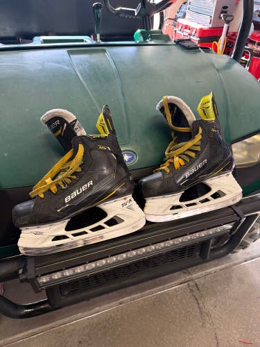 2022 Bauer Supreme M4 Hockey Skates 7 (Used)