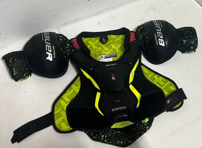 Men's Medium Junior Bauer Vapor 3X Shoulder Pads (Used)